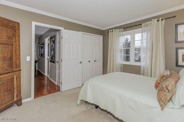 318 Hillside Lane, Chagrin Falls, OH 44022