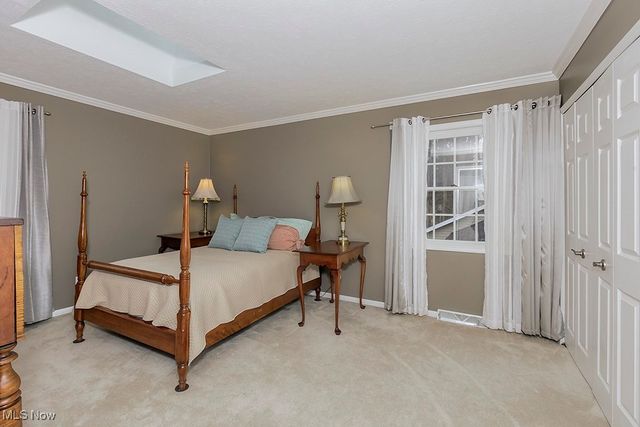 318 Hillside Lane, Chagrin Falls, OH 44022