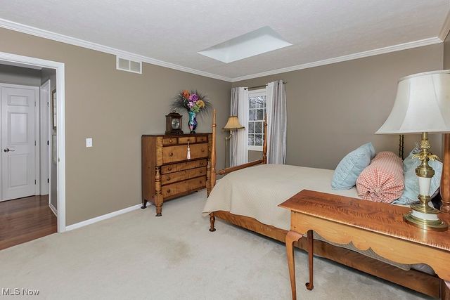 318 Hillside Lane, Chagrin Falls, OH 44022