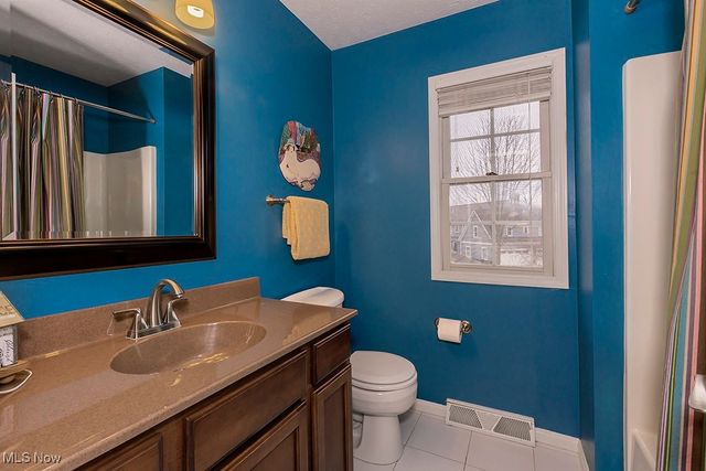 318 Hillside Lane, Chagrin Falls, OH 44022