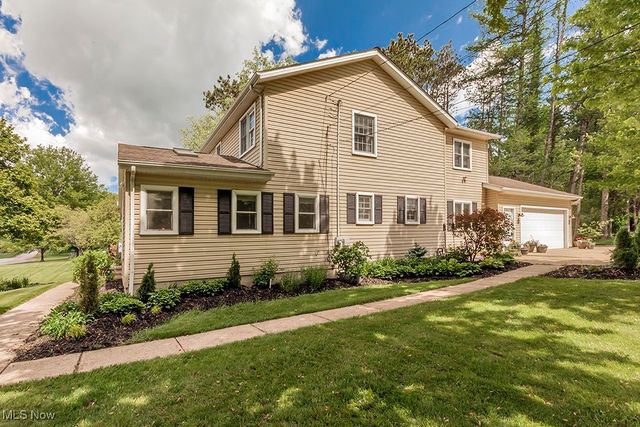 318 Hillside Lane, Chagrin Falls, OH 44022