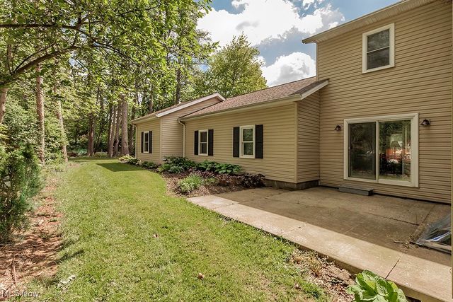 318 Hillside Lane, Chagrin Falls, OH 44022