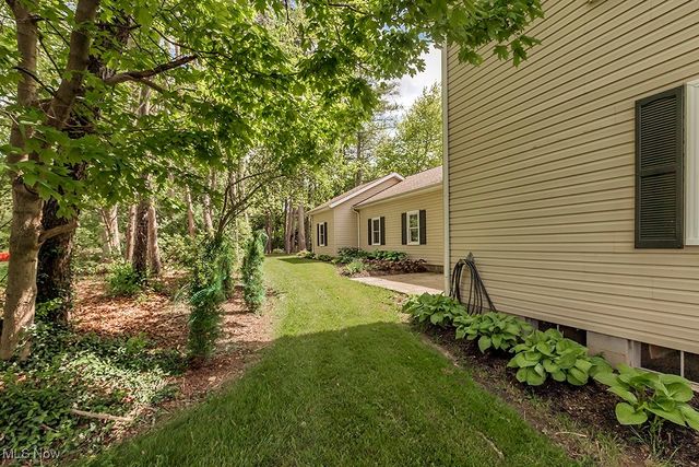 318 Hillside Lane, Chagrin Falls, OH 44022