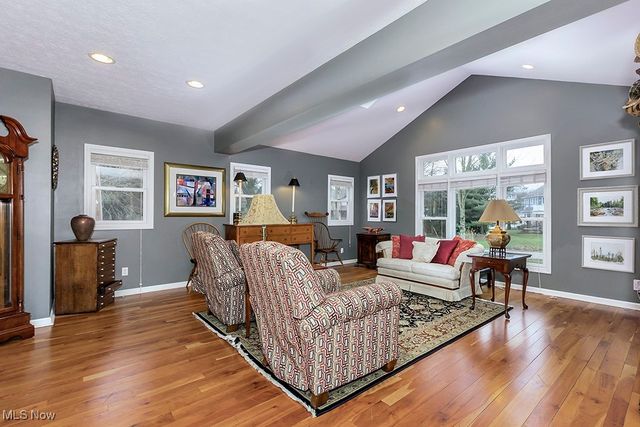 318 Hillside Lane, Chagrin Falls, OH 44022