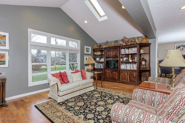 318 Hillside Lane, Chagrin Falls, OH 44022