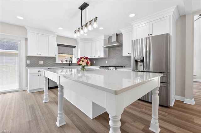 2496 Las Brisas DR, Virginia Beach, VA 23456