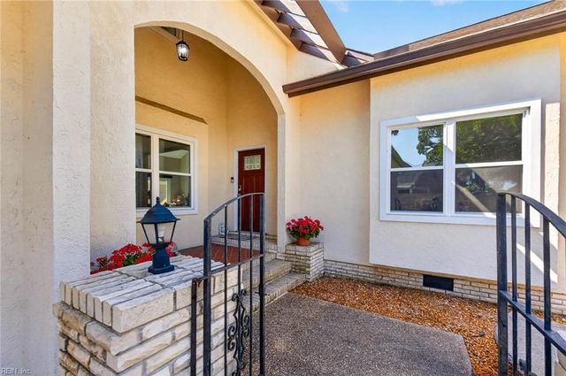 2496 Las Brisas DR, Virginia Beach, VA 23456