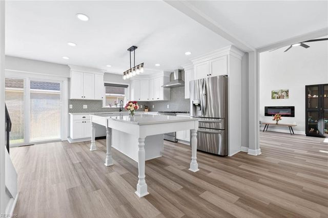 2496 Las Brisas DR, Virginia Beach, VA 23456