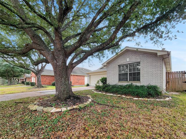 4010 Redwood Hill Court, Fresno, TX 77545