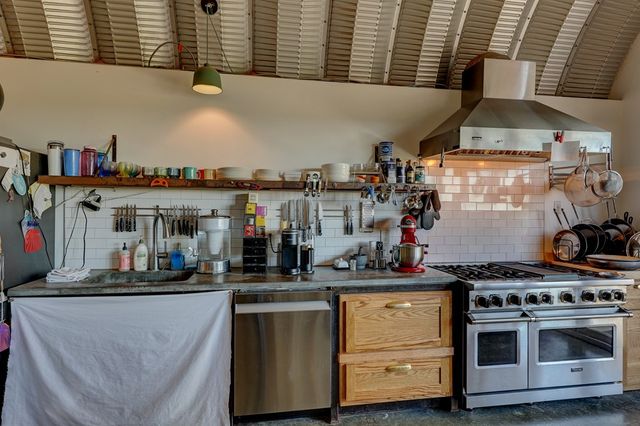 990 Antelope Hills Rd, Marfa, TX 79843