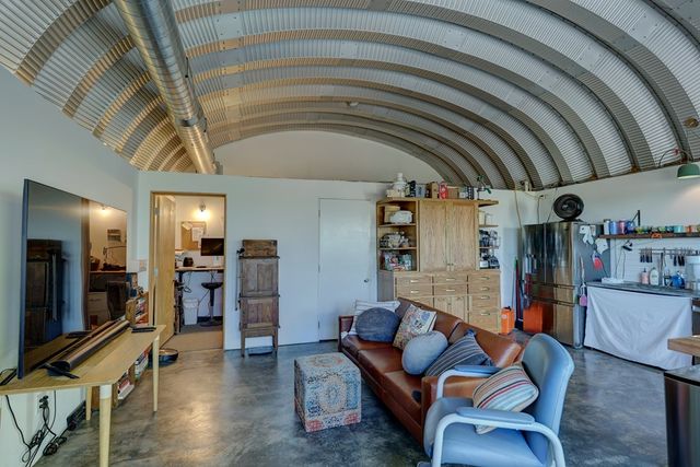 990 Antelope Hills Rd, Marfa, TX 79843