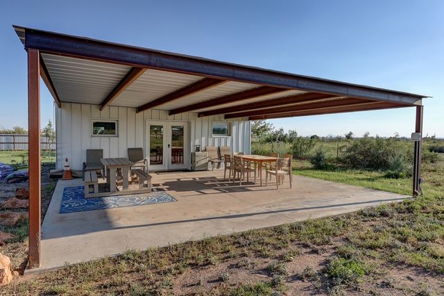 990 Antelope Hills Rd, Marfa, TX 79843