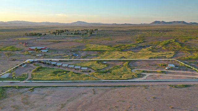 990 Antelope Hills Rd, Marfa, TX 79843