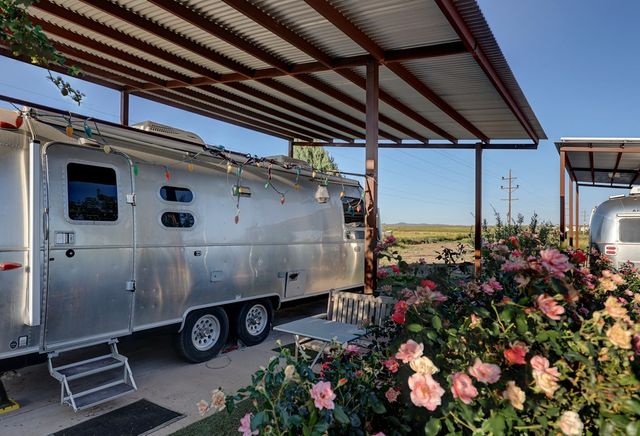 990 Antelope Hills Rd, Marfa, TX 79843