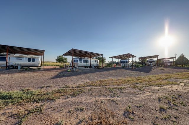 990 Antelope Hills Rd, Marfa, TX 79843