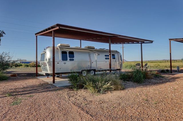 990 Antelope Hills Rd, Marfa, TX 79843