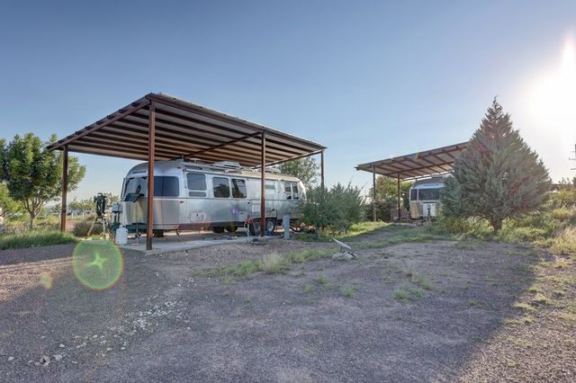 990 Antelope Hills Rd, Marfa, TX 79843