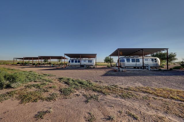 990 Antelope Hills Rd, Marfa, TX 79843