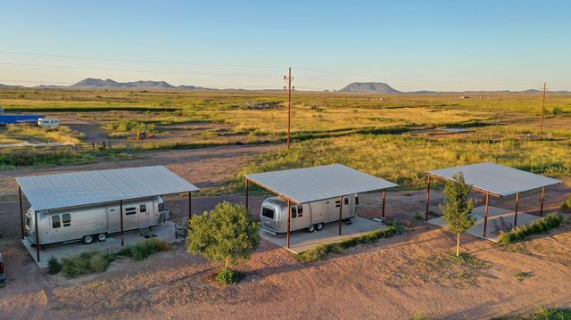 990 Antelope Hills Rd, Marfa, TX 79843