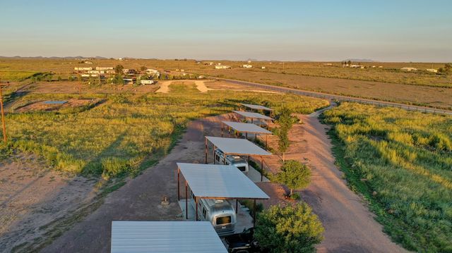 990 Antelope Hills Rd, Marfa, TX 79843