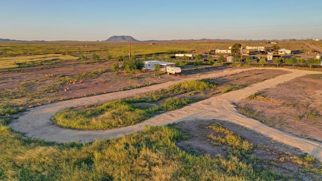 990 Antelope Hills Rd, Marfa, TX 79843