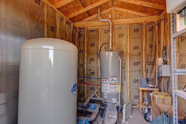 990 Antelope Hills Rd, Marfa, TX 79843