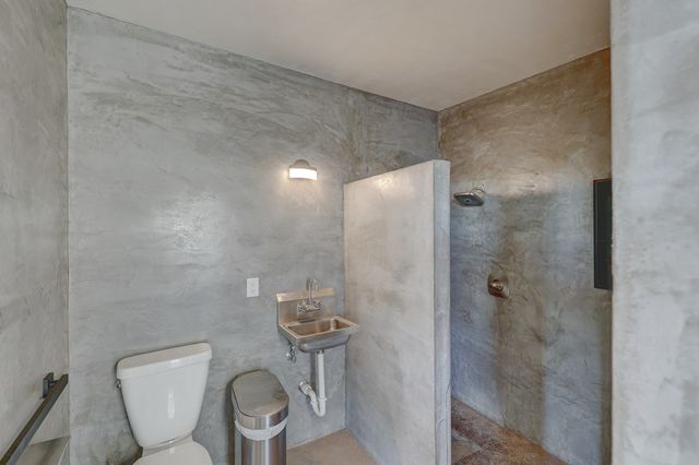 990 Antelope Hills Rd, Marfa, TX 79843