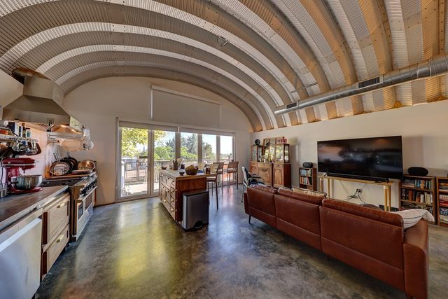 990 Antelope Hills Rd, Marfa, TX 79843