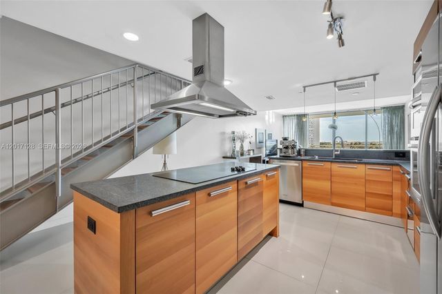 2950 NE 188th St 403, Aventura, FL 33180