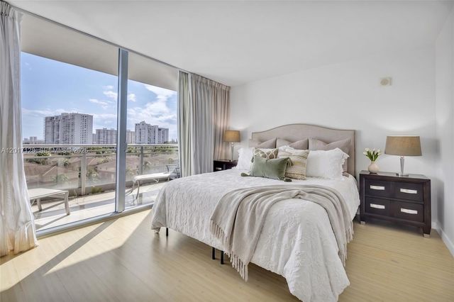 2950 NE 188th St 403, Aventura, FL 33180