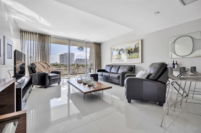 2950 NE 188th St 403, Aventura, FL 33180