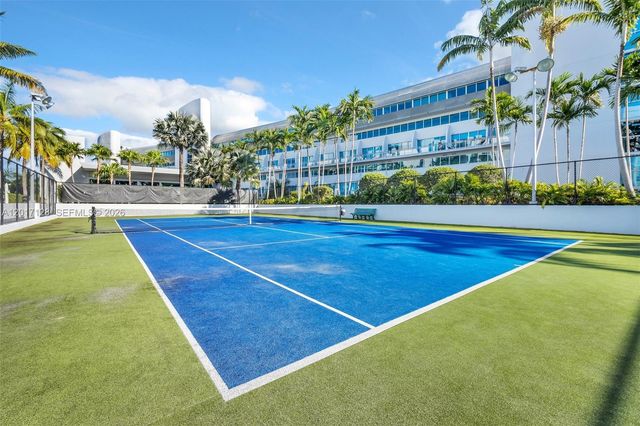 2950 NE 188th St 403, Aventura, FL 33180