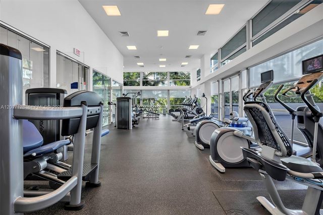 2950 NE 188th St 403, Aventura, FL 33180