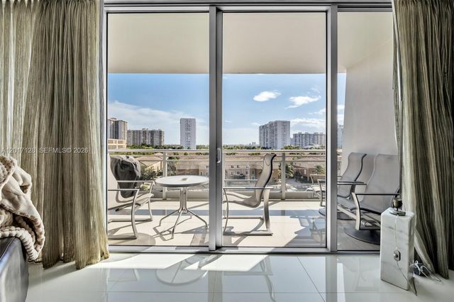 2950 NE 188th St 403, Aventura, FL 33180