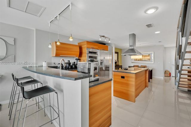 2950 NE 188th St 403, Aventura, FL 33180