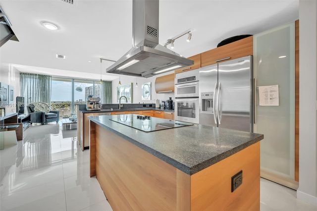 2950 NE 188th St 403, Aventura, FL 33180