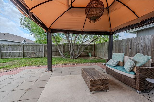 7405 Russ, Corpus Christi, TX 78414