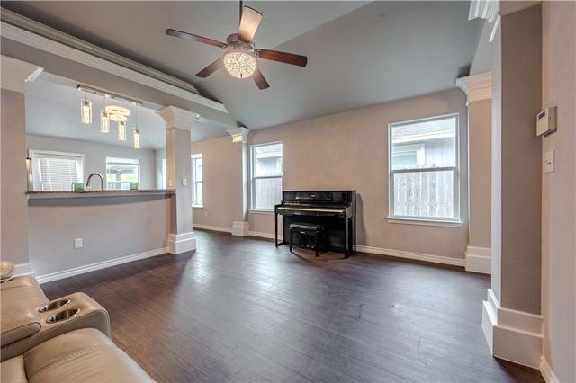 7405 Russ, Corpus Christi, TX 78414