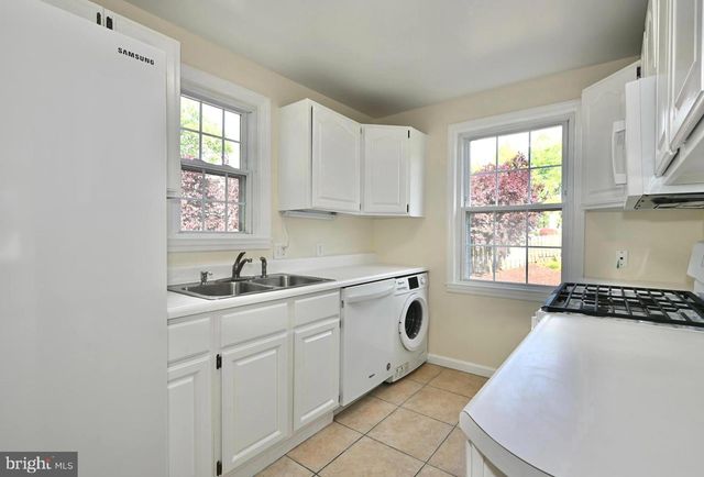 6936 REGENT LN, Falls Church, VA 22042