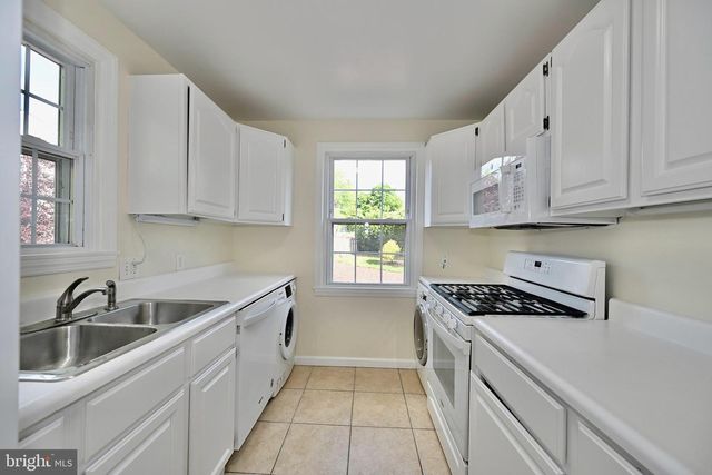 6936 REGENT LN, Falls Church, VA 22042
