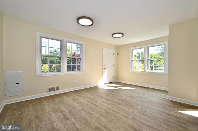 6936 REGENT LN, Falls Church, VA 22042