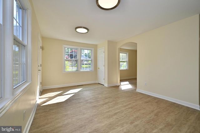 6936 REGENT LN, Falls Church, VA 22042