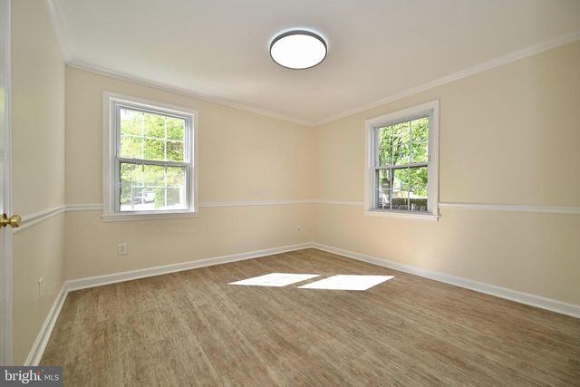 6936 REGENT LN, Falls Church, VA 22042