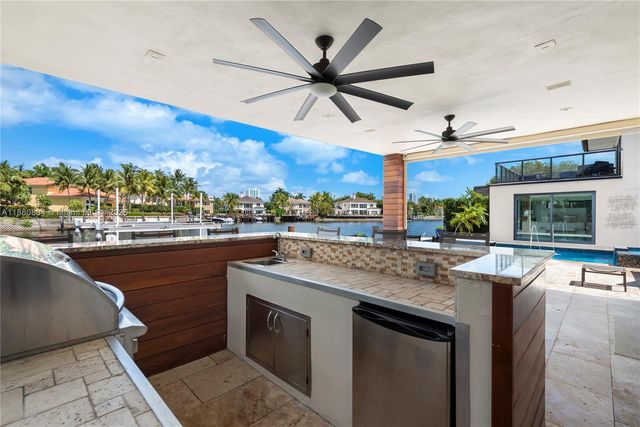 1025 Diplomat Parkway, Hollywood, FL 33019