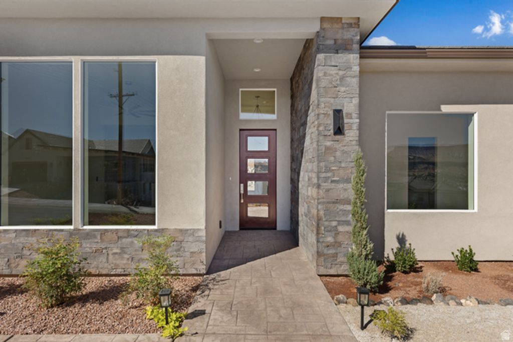 1195 N 50 W, Hurricane, UT 84737