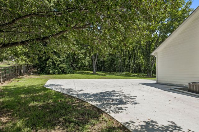 670 Northridge Rd, Columbia, TN 38401
