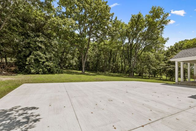 670 Northridge Rd, Columbia, TN 38401