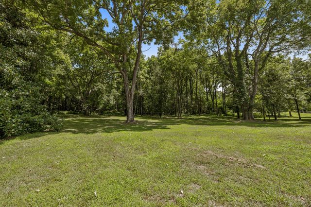 670 Northridge Rd, Columbia, TN 38401