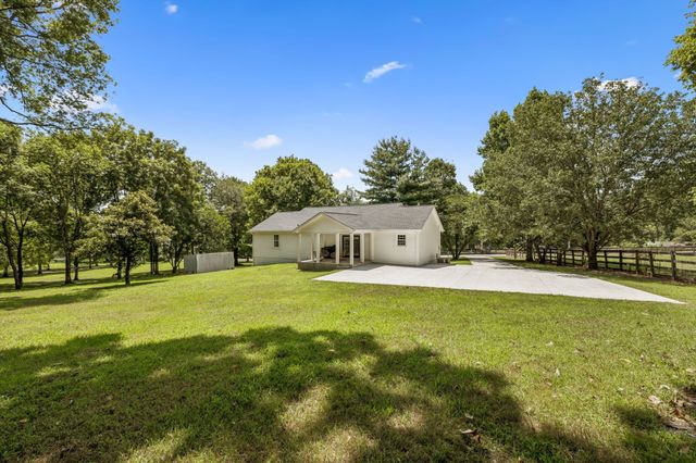 670 Northridge Rd, Columbia, TN 38401