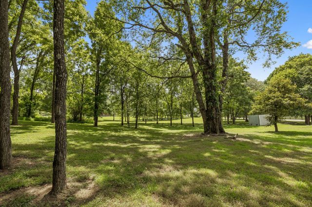 670 Northridge Rd, Columbia, TN 38401